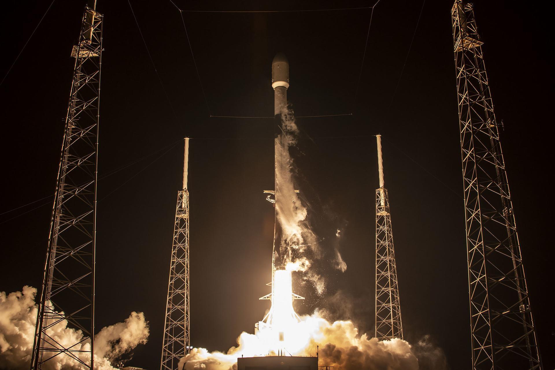 Falcon 9 Block 5 | Intelsat 40e cover image