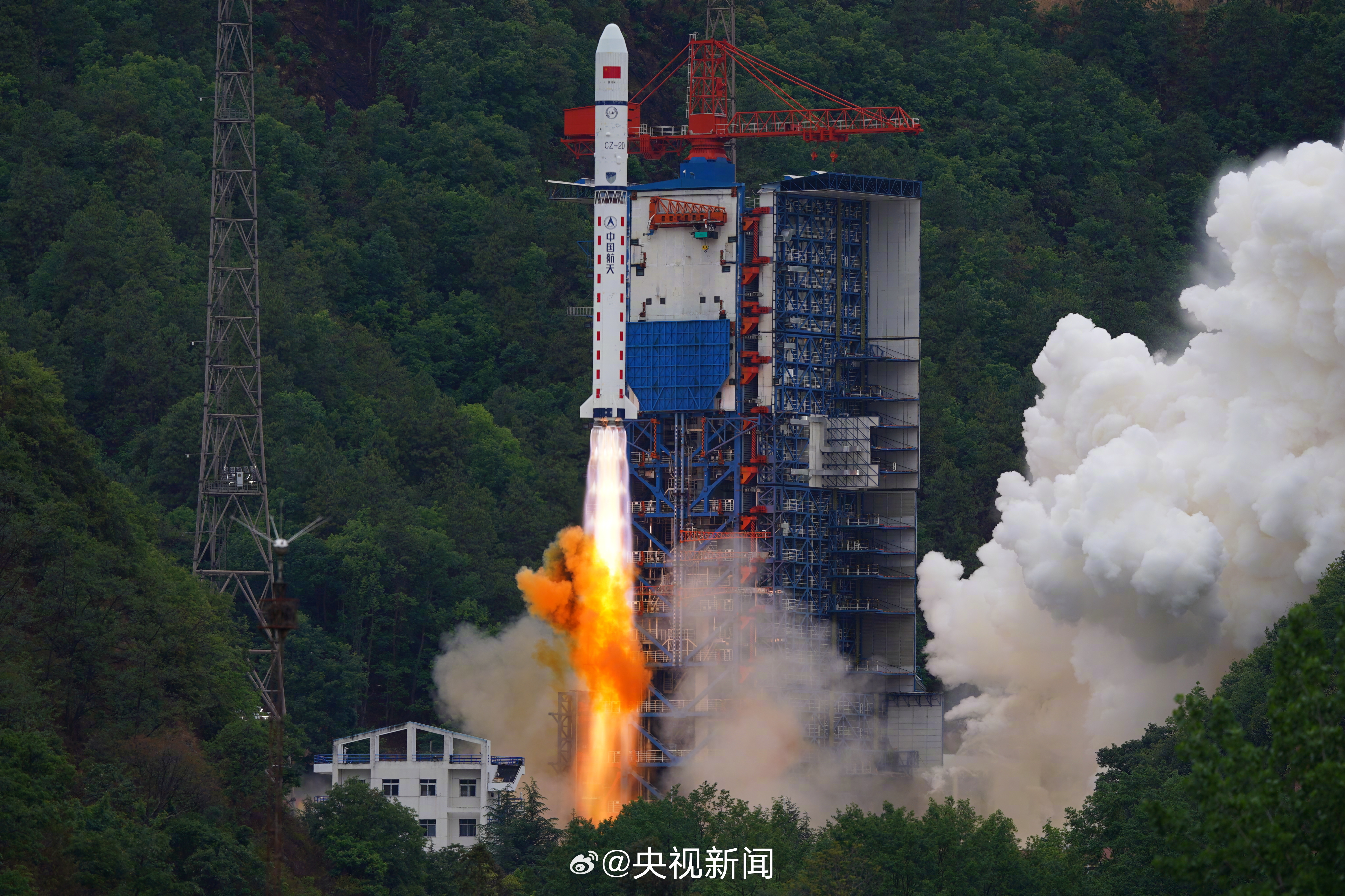 Long March 2D | Yaogan 42-02 cover image