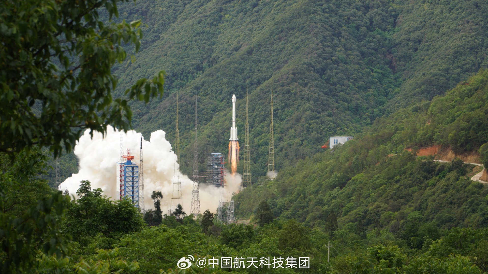 Long March 3B/E | ZHTW 1-01 cover image