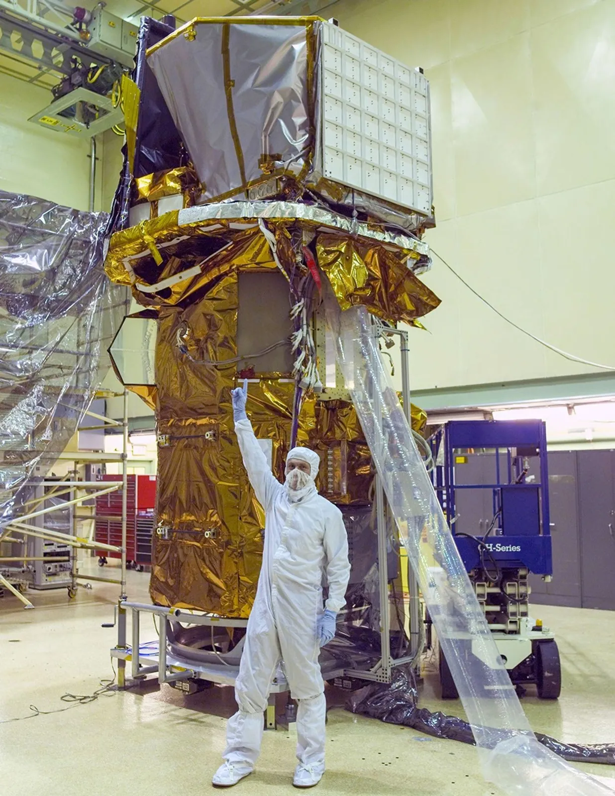 Neil Gehrels and Swift in a clean room