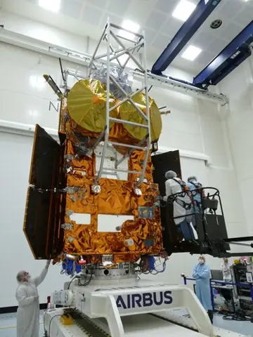 Ice mission CRISTAL opens its wings