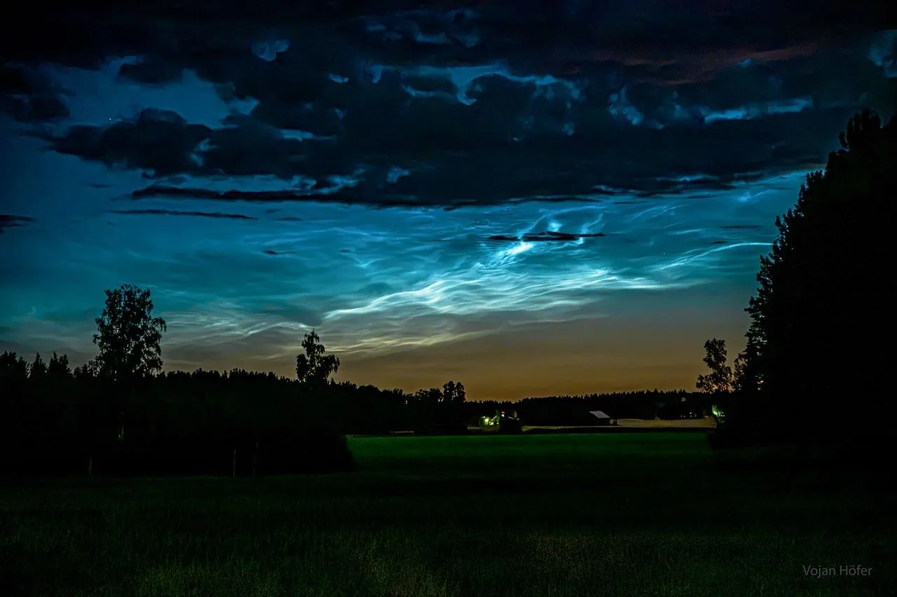 APOD: 2026 October 27 – Noctilucent Clouds over Sweden